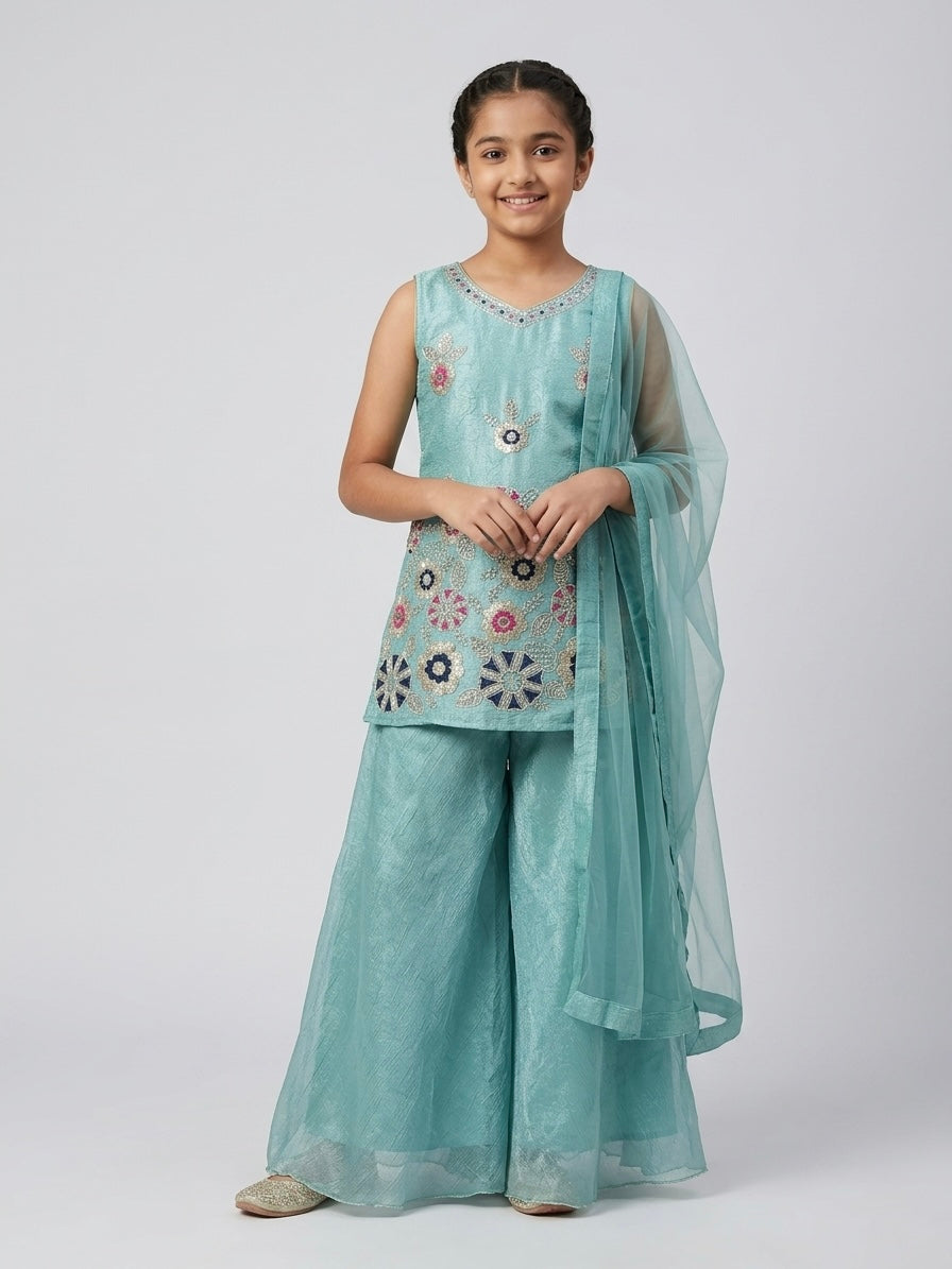 Crush Fendy Multicolor Embroidery Chic