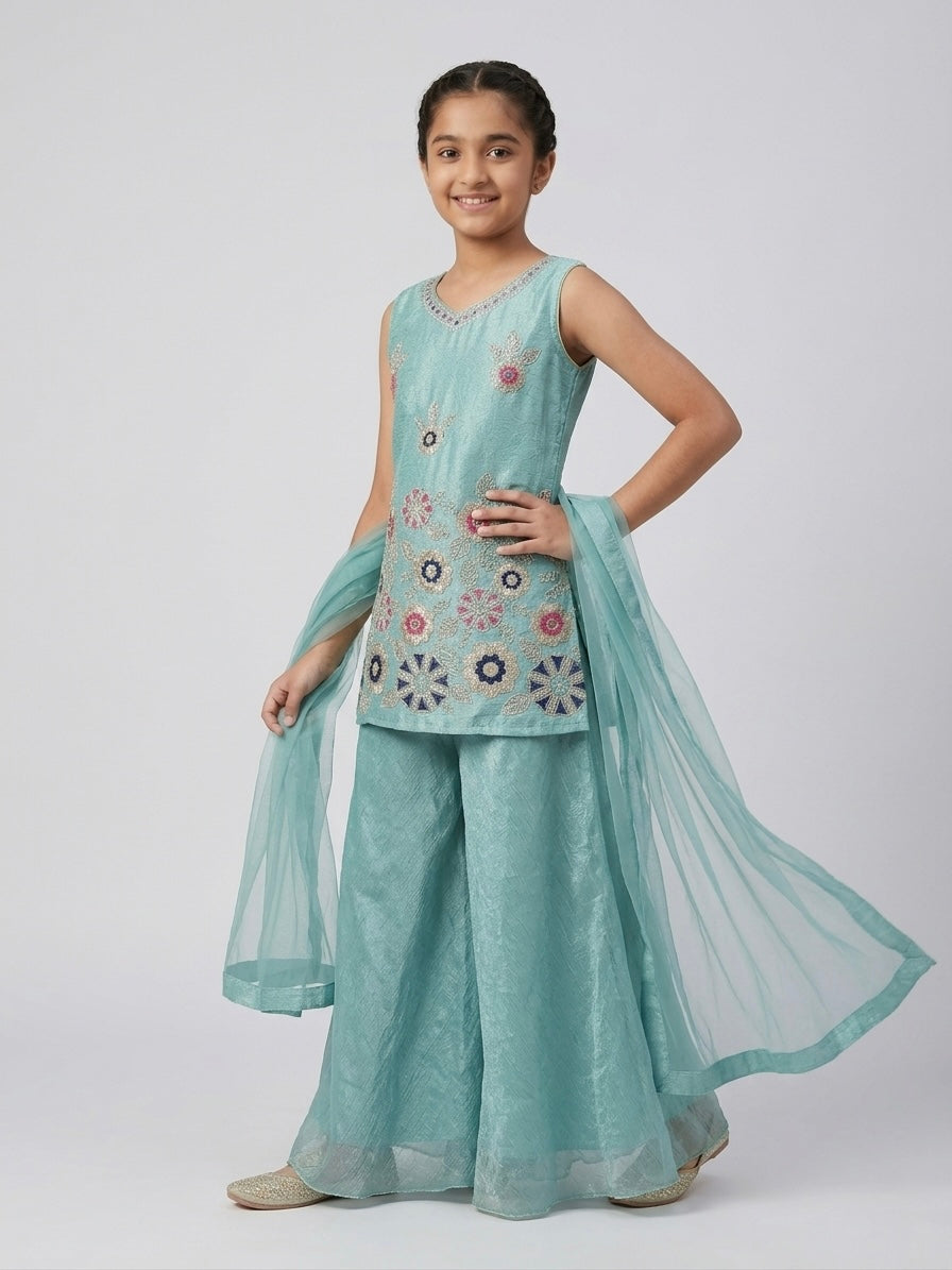Crush Fendy Multicolor Embroidery Chic