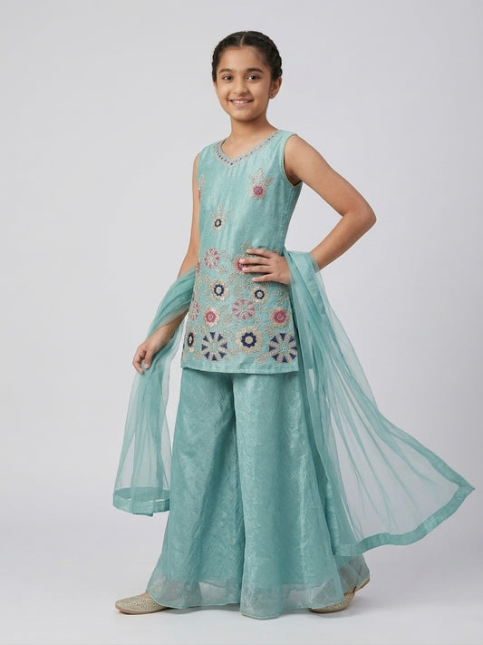Crush Fendy Multicolor Embroidery Chic