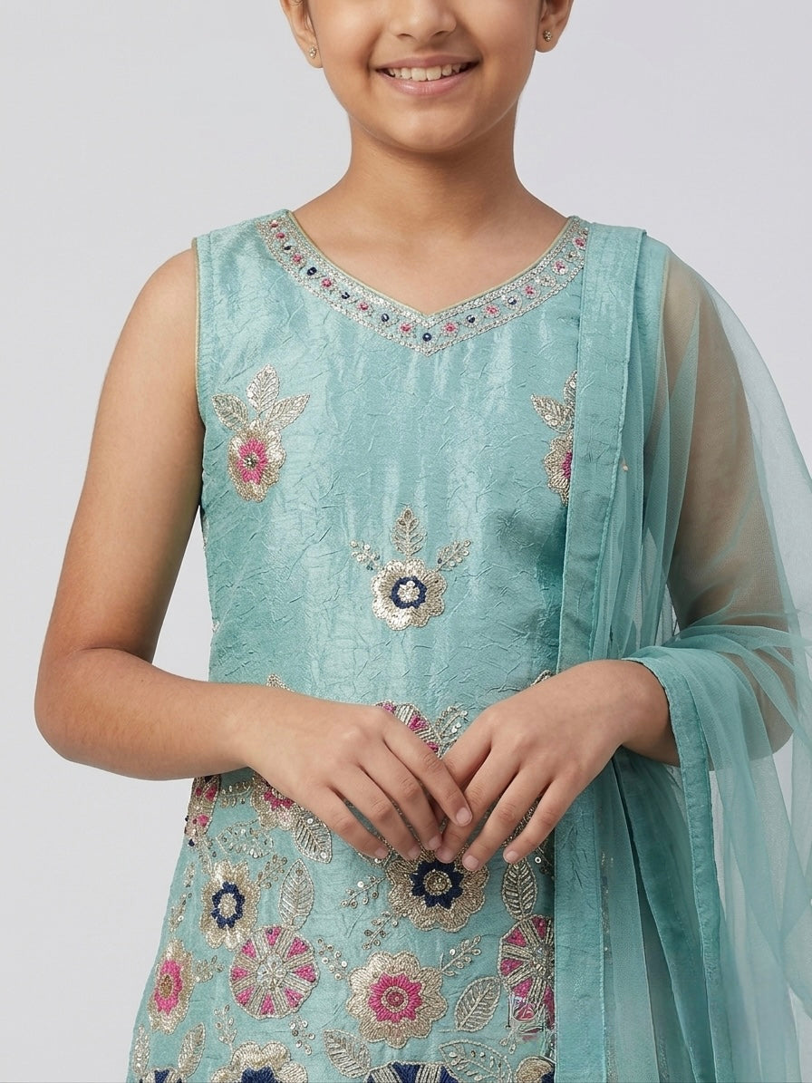 Crush Fendy Multicolor Embroidery Chic