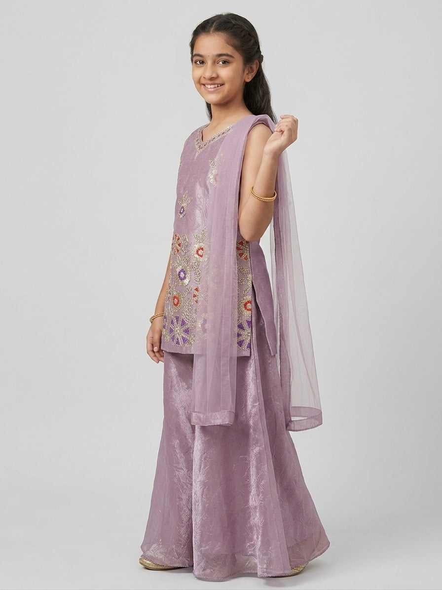 Crush Fendy Multicolor Embroidery Chic