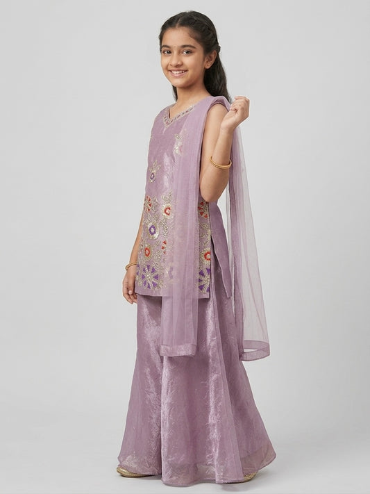 Crush Fendy Multicolor Embroidery Chic